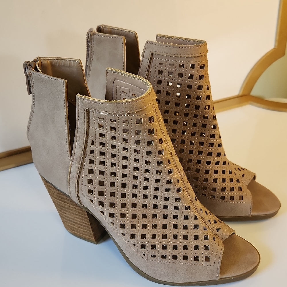 Francesca’s Taupe Peep Toe Cutout Booties – Size 6